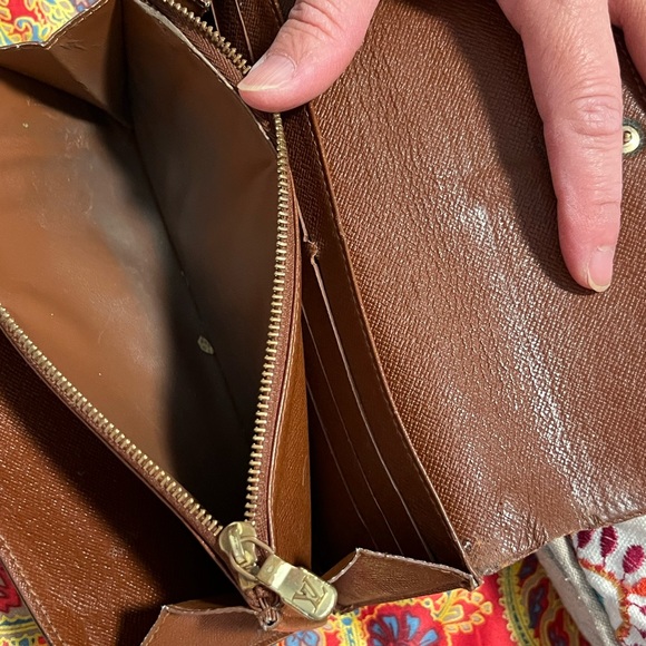 ****SALE**** Louis Vuitton Sarah Long Bifold Wallet 10cc slot - Picture 3 of 5